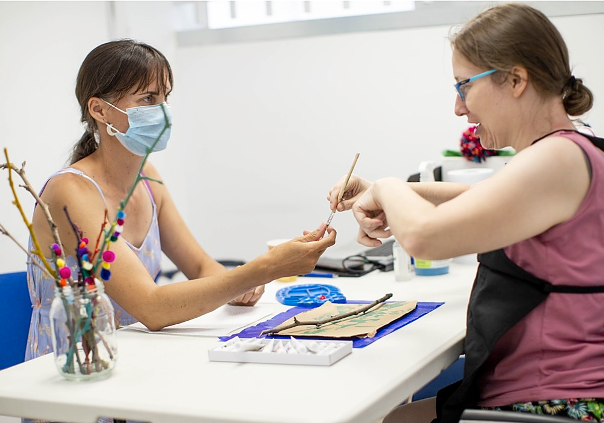Persona en un taller terapéutico