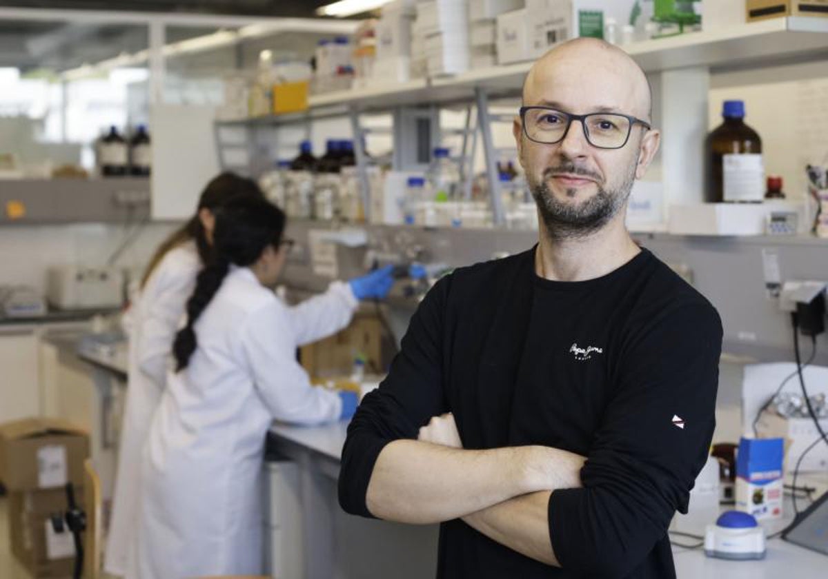 Javier Montenegro es investigador principal en el Centro Singular de Investigación Química Biológica y Materias Moleculares (CiQUS) de la Universidad de Santiago de Compostela (USC)