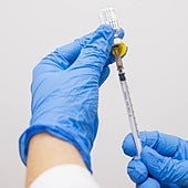 Tratado en Inglaterra el primer paciente con una vacuna personalizada contra el cáncer de colon