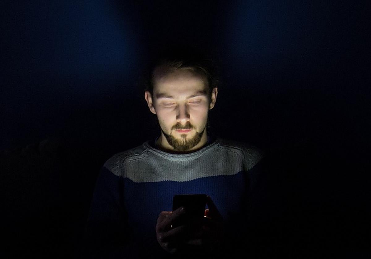 En España es habitual cenar alrededor de las 10 de la noche, lo que retrasa considerablemente la hora de ir a la cama