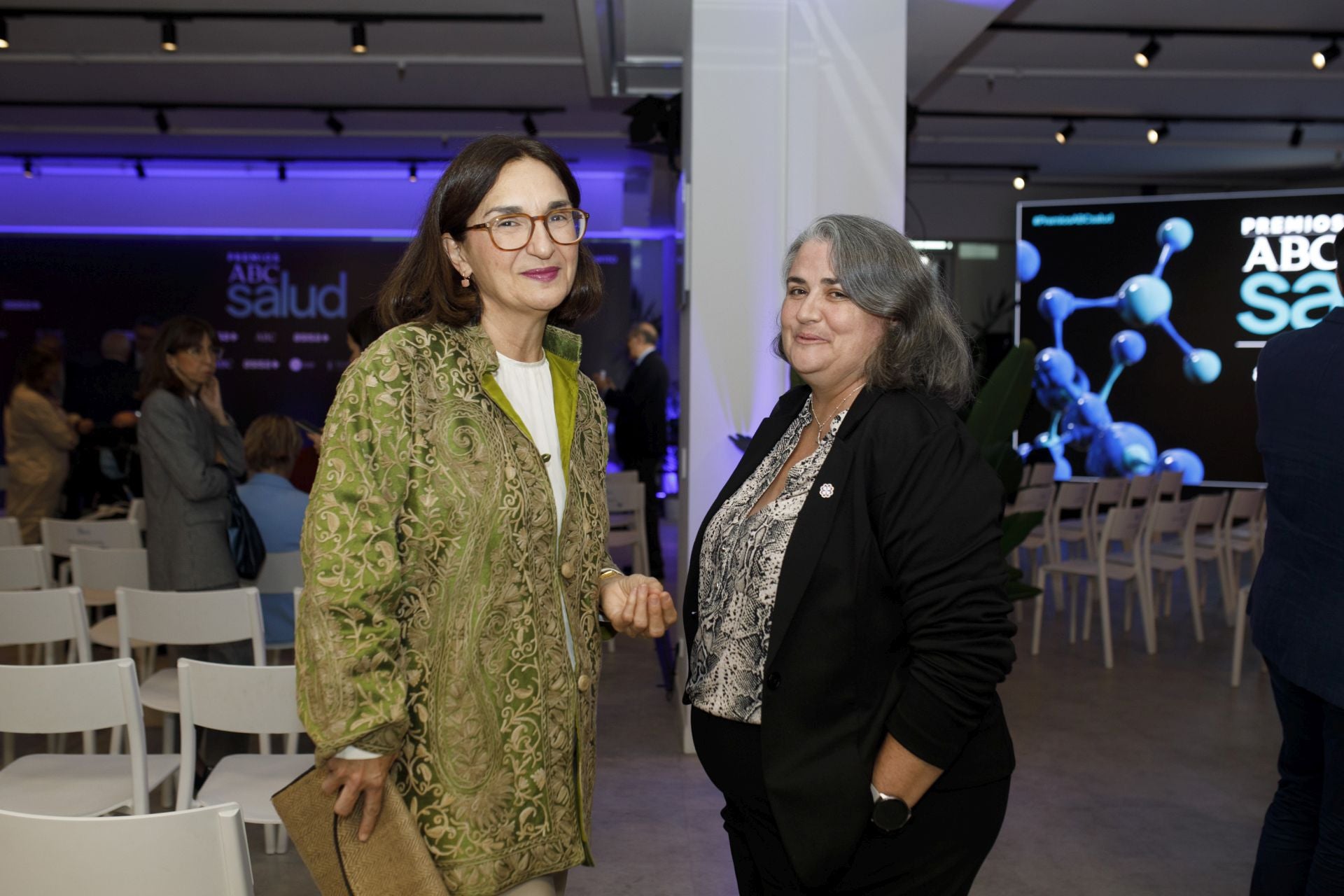 Silvia Churruca, directora de Comunicación de la Fundación BBVA, y María Pilar Martín,  investigadora del Centro Nacional de Investigaciones Cardiovasculares (CNIC)