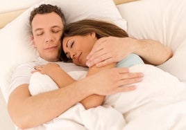 Un estudio desvela si dormir en pareja es mejor que dormir solo: así afecta a la calidad y la cantidad de sueño