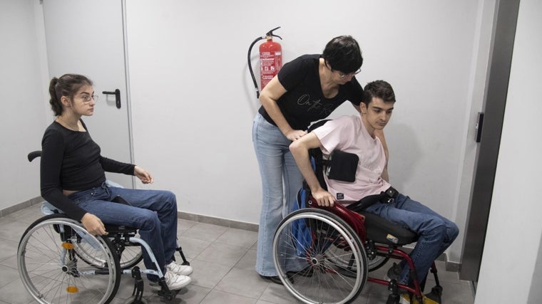 Todos los días, Pilar prepara a sus hijos para llevarlos a estudiar
