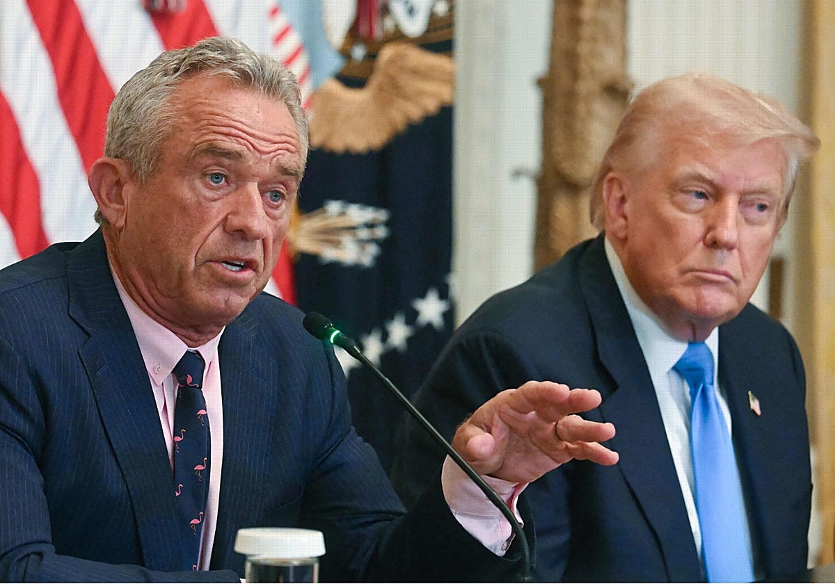 Robert F. Kennedy Jr. habla en un evento en la Sala Este de la Casa Blanca en Washington D.C., el 30 de julio