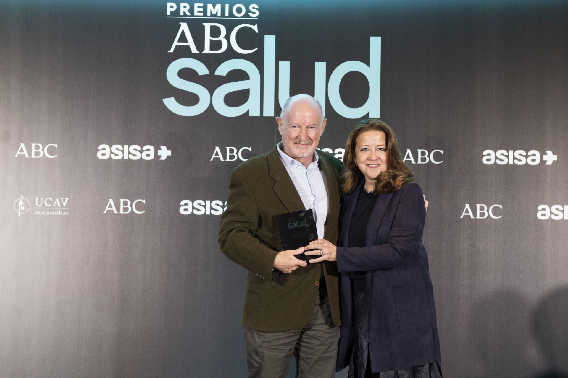 El neurocientífico Rafael Yuste y la consejera de Sanidad de Madrid, Fátima Matute