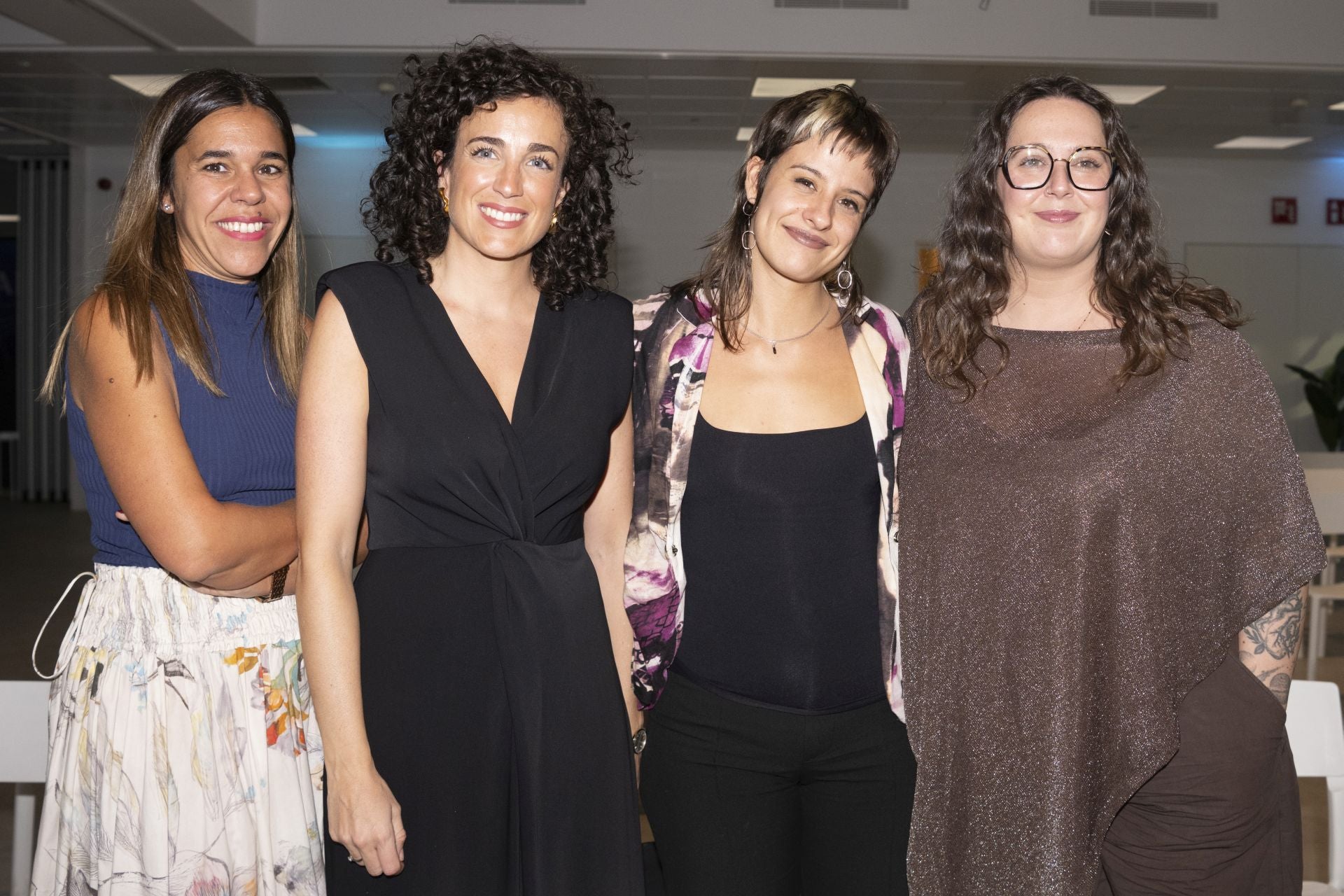 De izq. a dcha. Laura Castellanos, directora de clientes de salud de Prodigioso Volcán, María Engracia Pérez Palomero,  presidenta del Consejo de Colegios Profesionales de Farmacéuticos de Castilla y León, Claudia Benítez, líder de proyecto de Prodigioso Volcán, Ana Sanz Castellet, community manager del Consejo General de Colegios Farmacéuticos