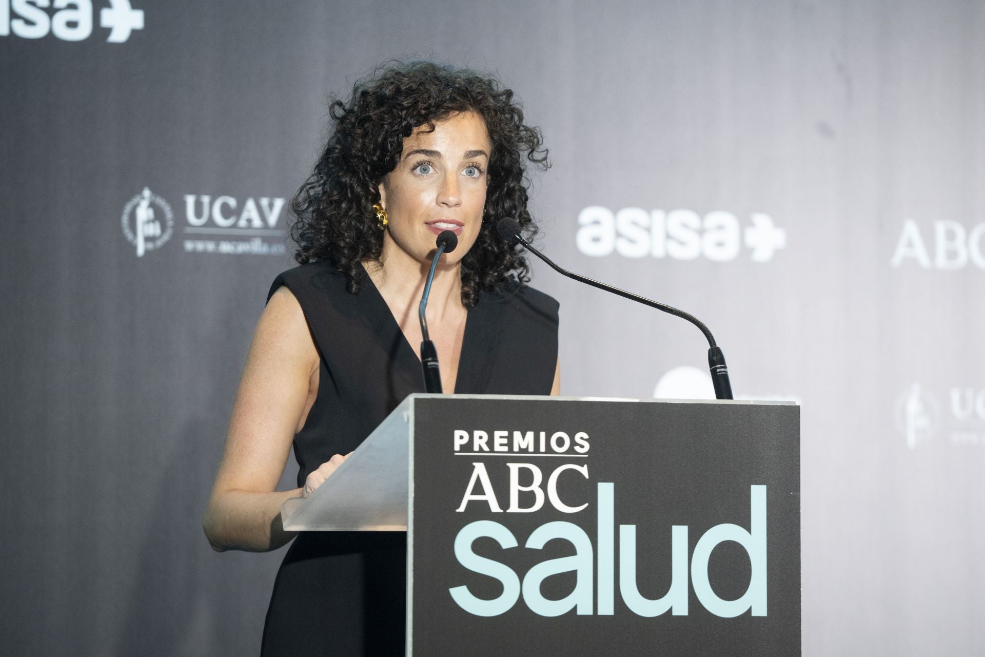 María Engracia Pérez Palomero, presidenta del Consejo de Colegios Profesionales de Farmacéuticos de Castilla y León, durante su discurso tras recoger el premio ABC Salud a la iniciativa de Farmacia