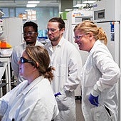 Investigadores en el laboratorio