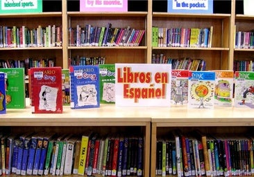 Librería con libros en varios idiomas