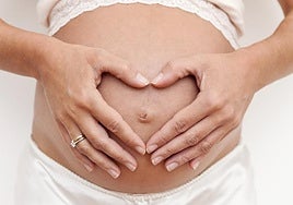 Las pruebas que los médicos internistas recomiendan a las mujeres antes del embarazo y la menopausia