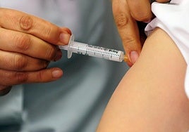 Un grupo de asesores estadounidenses descartan recomendar la vacuna contra la hepatitis B a los recién nacidos