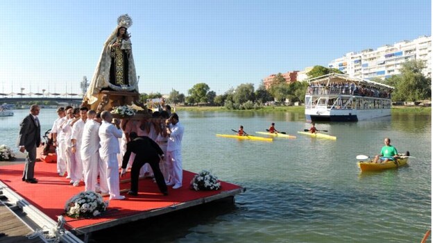 Imagen de archivo de la procesión fluvial de la Virgen del Carmen