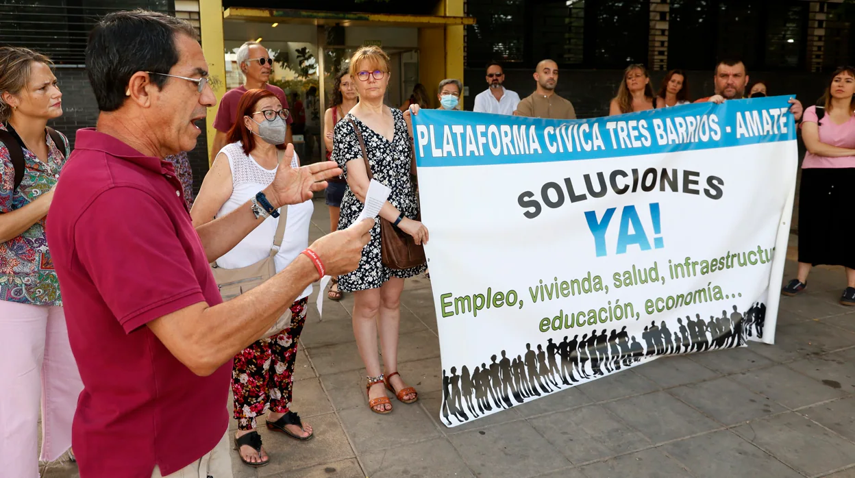 Desmantelan los servicios sociales de Los Pajaritos, pese a ser el segundo barrio más pobre de España