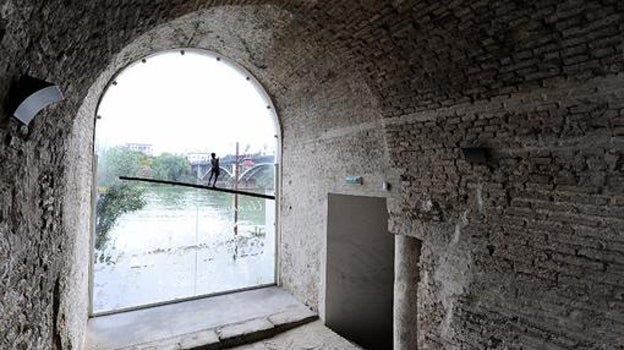 Un ventanal al Guadalquivir une el pasado del Castillo de San Jorge con la Sevilla actual