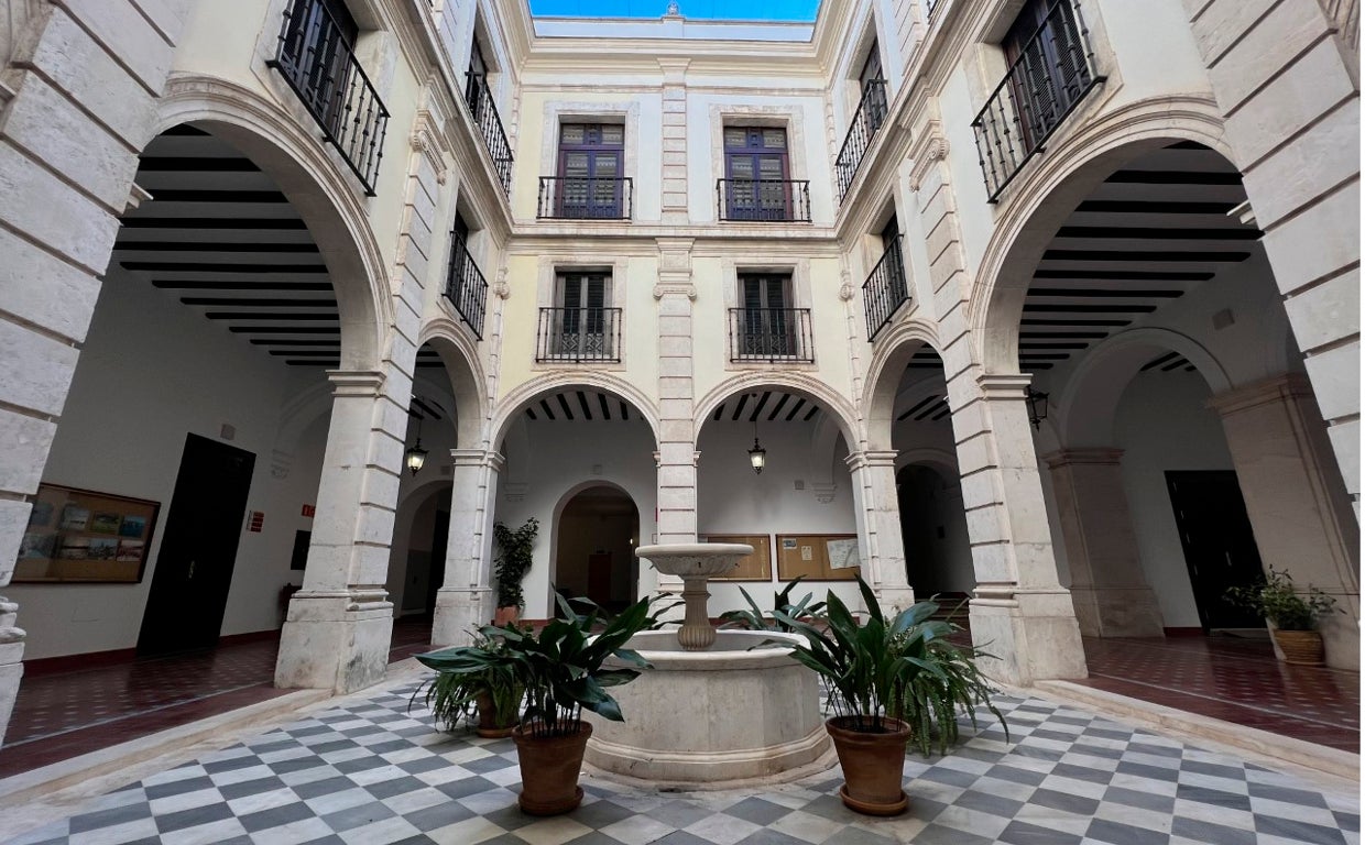 Uno de los patios de la Universidad de Sevilla