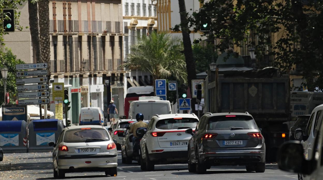 ¿Quién podrá circular a partir de enero en Sevilla por las calles restringidas del Casco Antiguo y Triana?