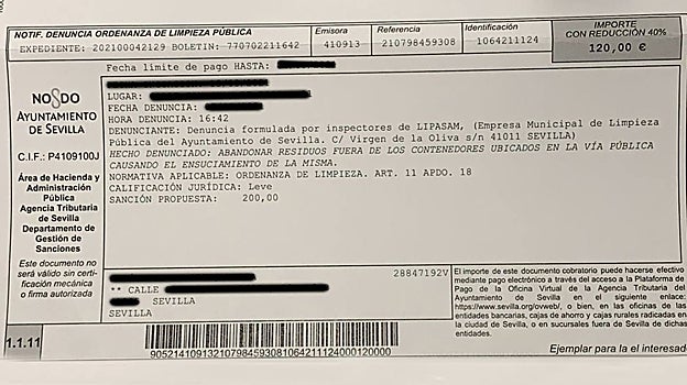 Denuncia recibida por una sevillana por «abandonar residuos fuera de los contenedores»