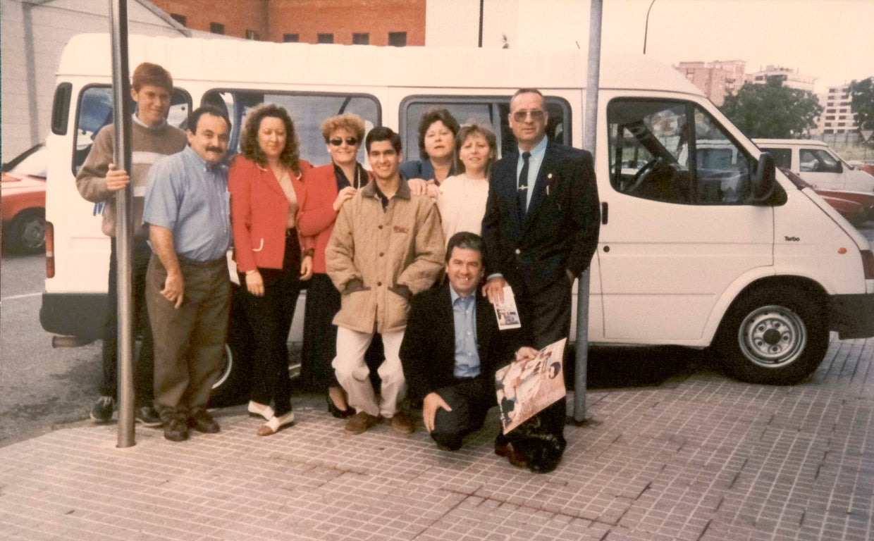 Imagen tomada en los momentos previos a la alternativa, con unos partidarios que viajaron desde La Puebla en furgoneta