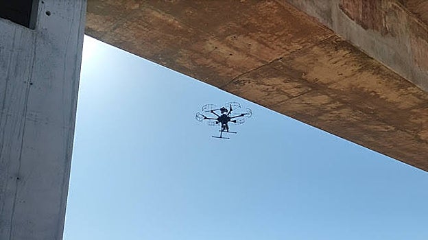 Robot inspecciona una estructura del viaducto de Álora