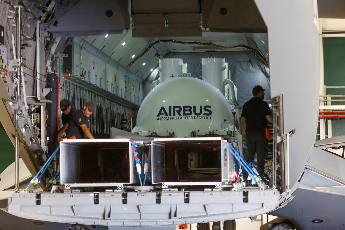 Presentación de kit de extinción de incendios acoplado al A400M