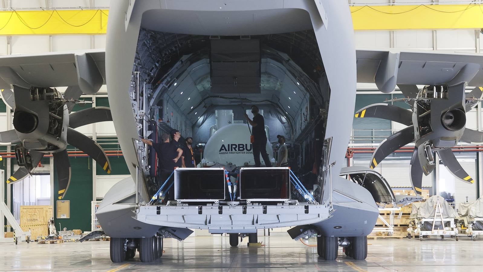 Presentación de kit de extinción de incendios acoplado al A400M