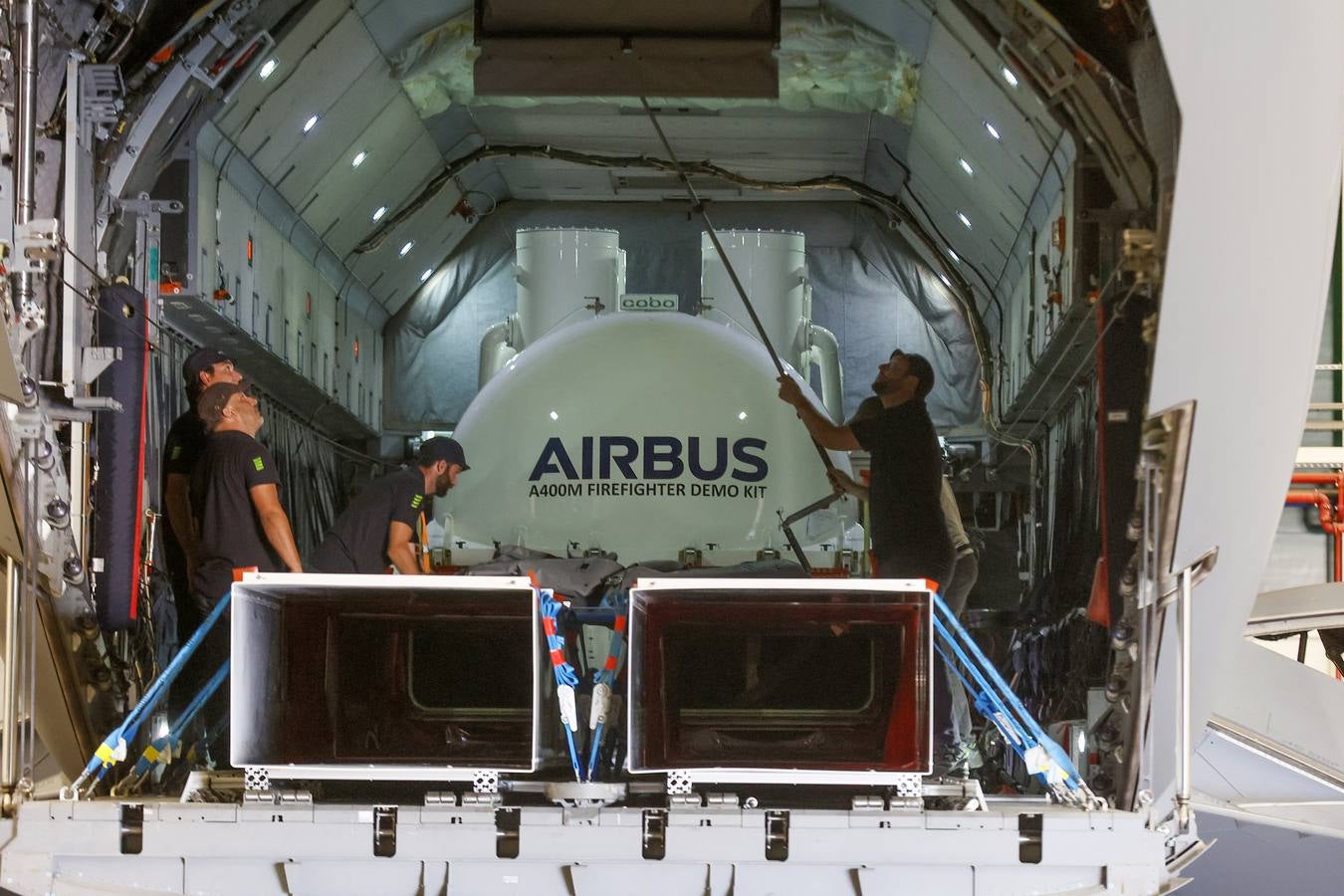 Presentación de kit de extinción de incendios acoplado al A400M