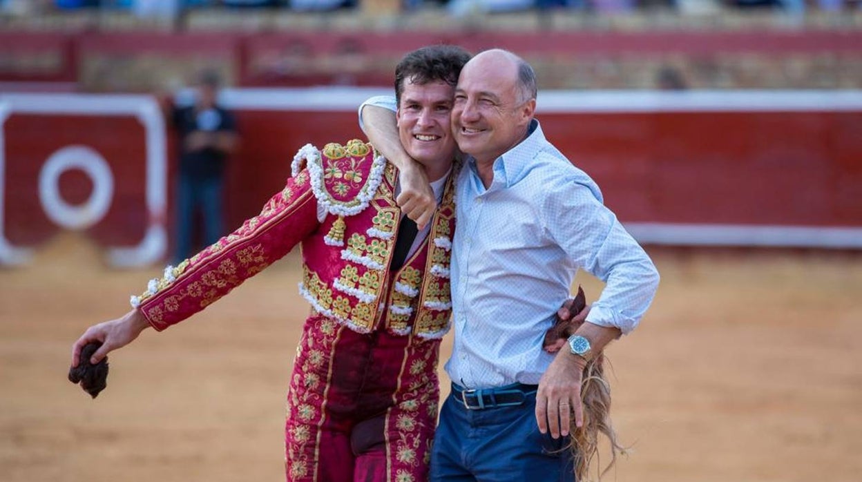 En imágenes,  Morante, Daniel Luque y Pablo Aguado en el inicio de las Colombinas