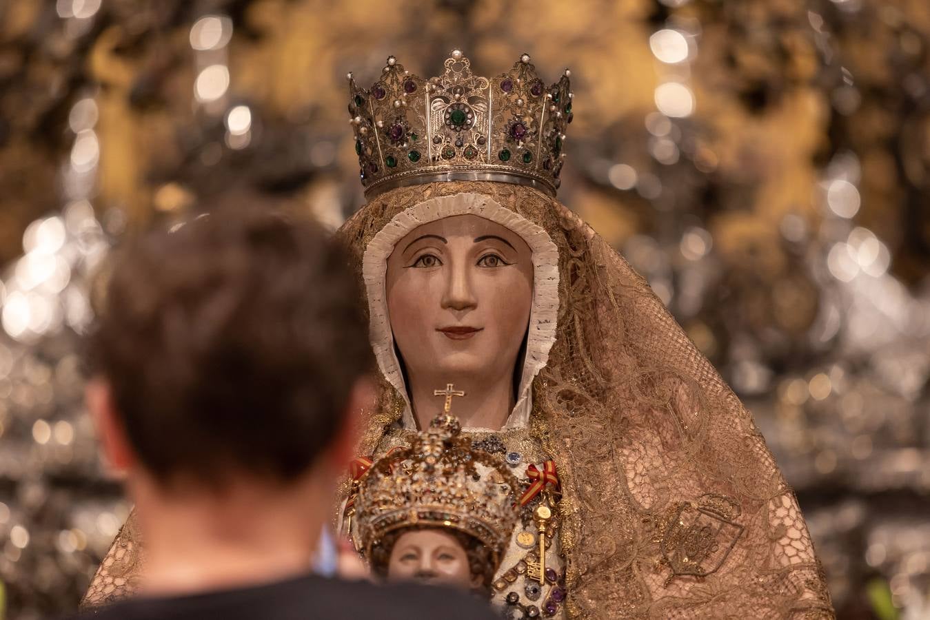 Besamanos a la Virgen de los Reyes