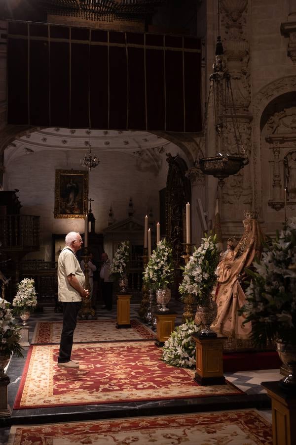 Besamanos a la Virgen de los Reyes