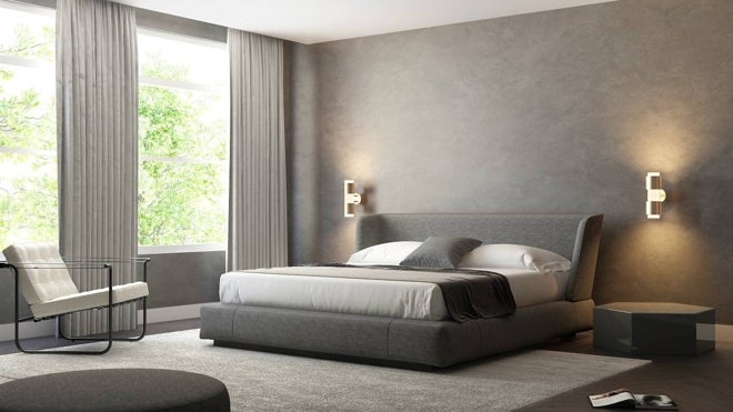 Lo ideal es que sobresalga bastante por delante de la cama