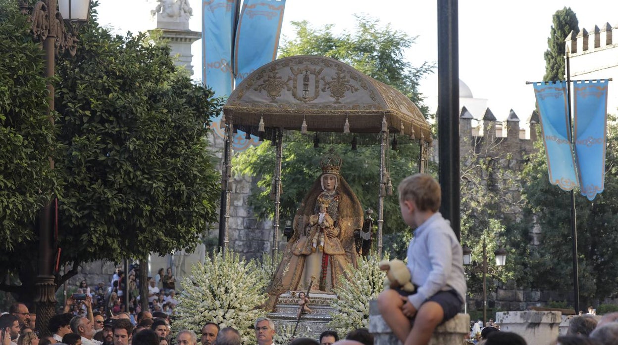 Las imágenes de la procesión de la Virgen de los Reyes (y II)