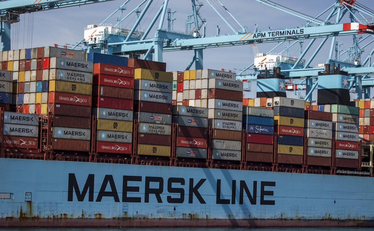 Contenederos en un carguero del puerto de Algeciras