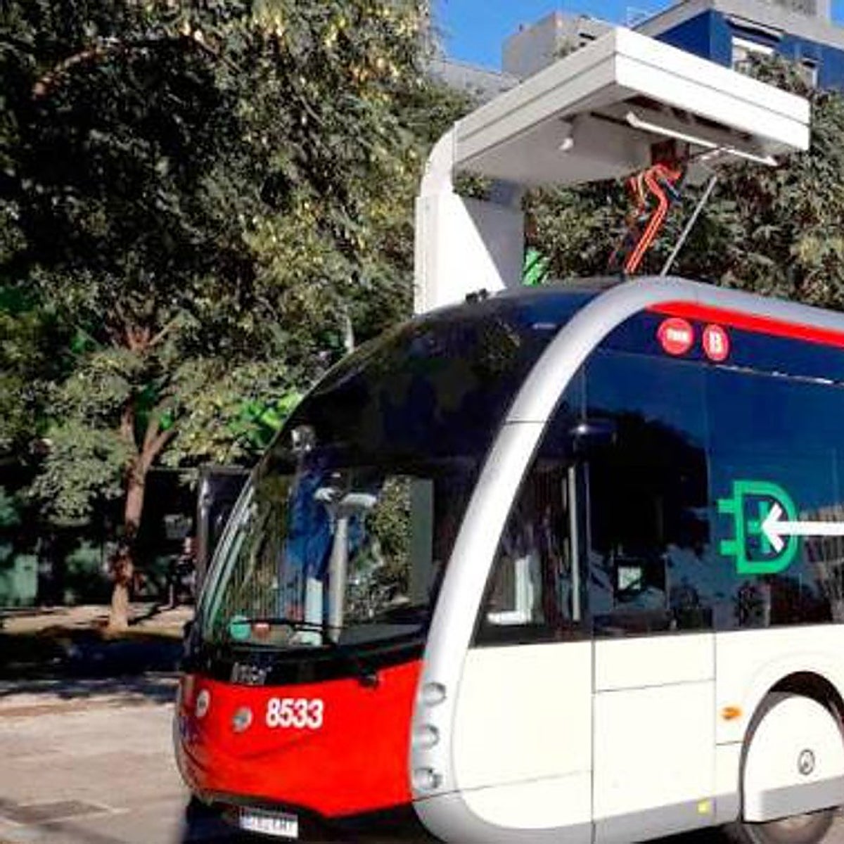 Tranvía y 'tranvibús' sustituyen las rutas del metro de Sevilla