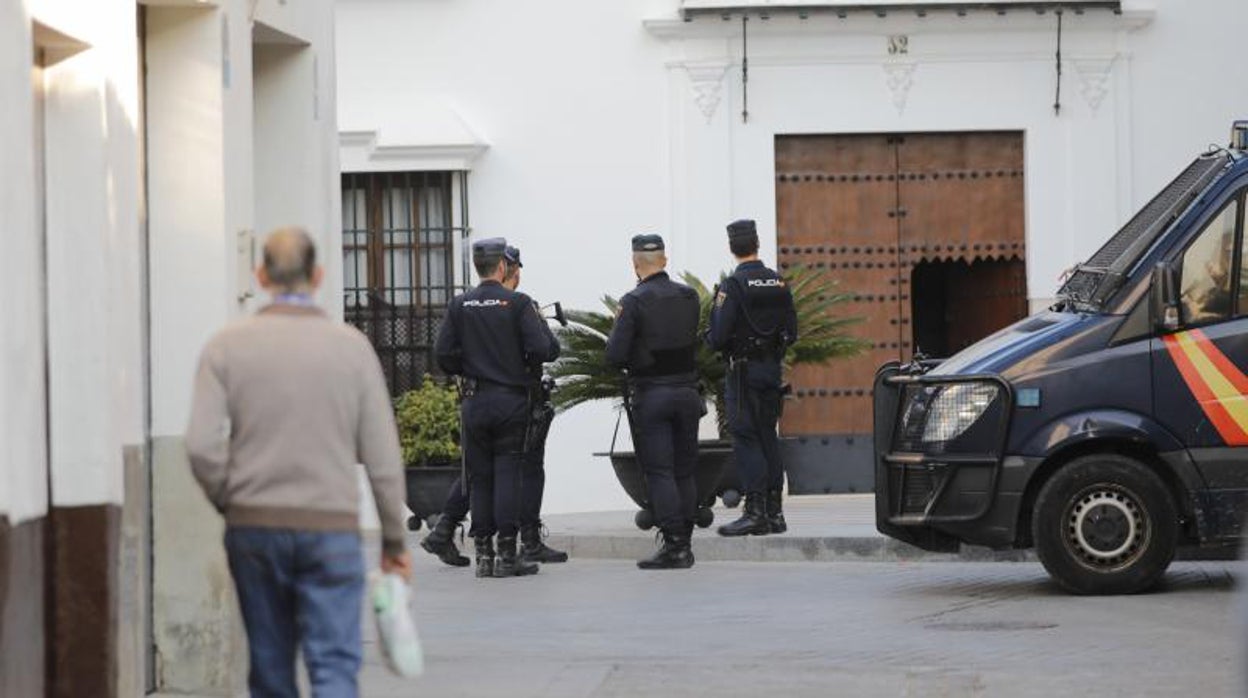 La Policía Nacional detiene a dos violentos delincuentes en Écija