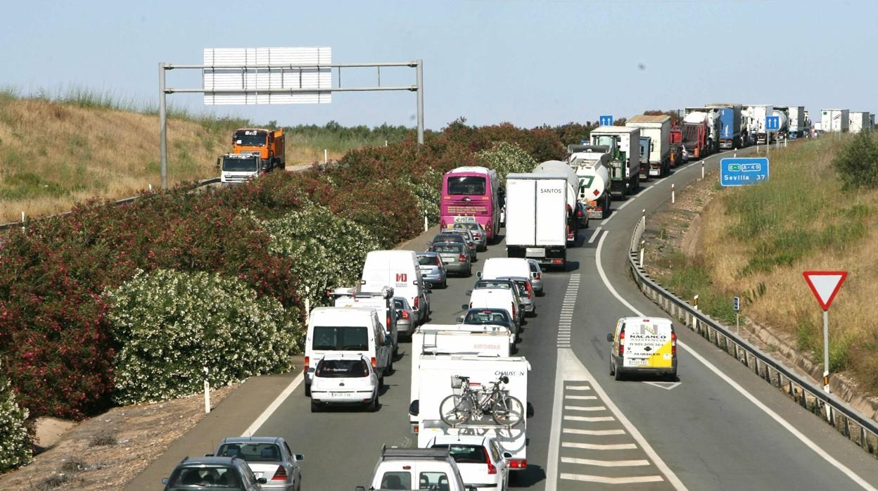 Normalizado el tráfico en en la A-49 tras acumular retenciones kilométricas por un accidente en Castilleja de la Cuesta