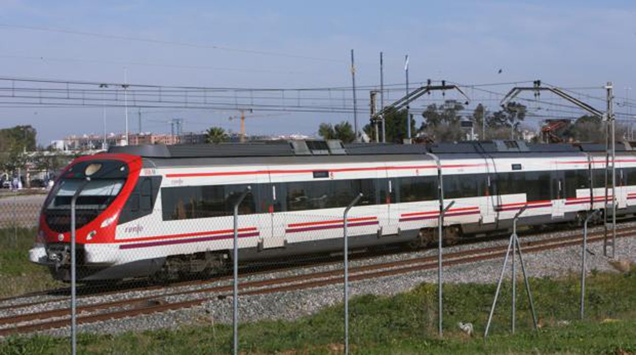 Muere arrollado por un tren al atravesar un paso a nivel de la línea Utrera-Fuente de Piedra