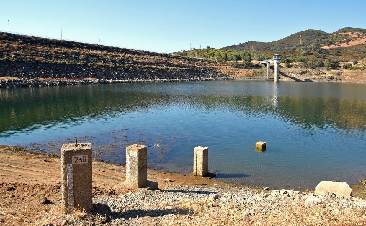 Imagen del pantano de Zufre, uno de los seis embalses que abastecen a Sevilla capital