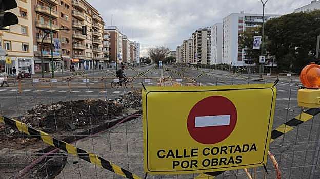 La avenida de San Francisco Javier, cortada por obras