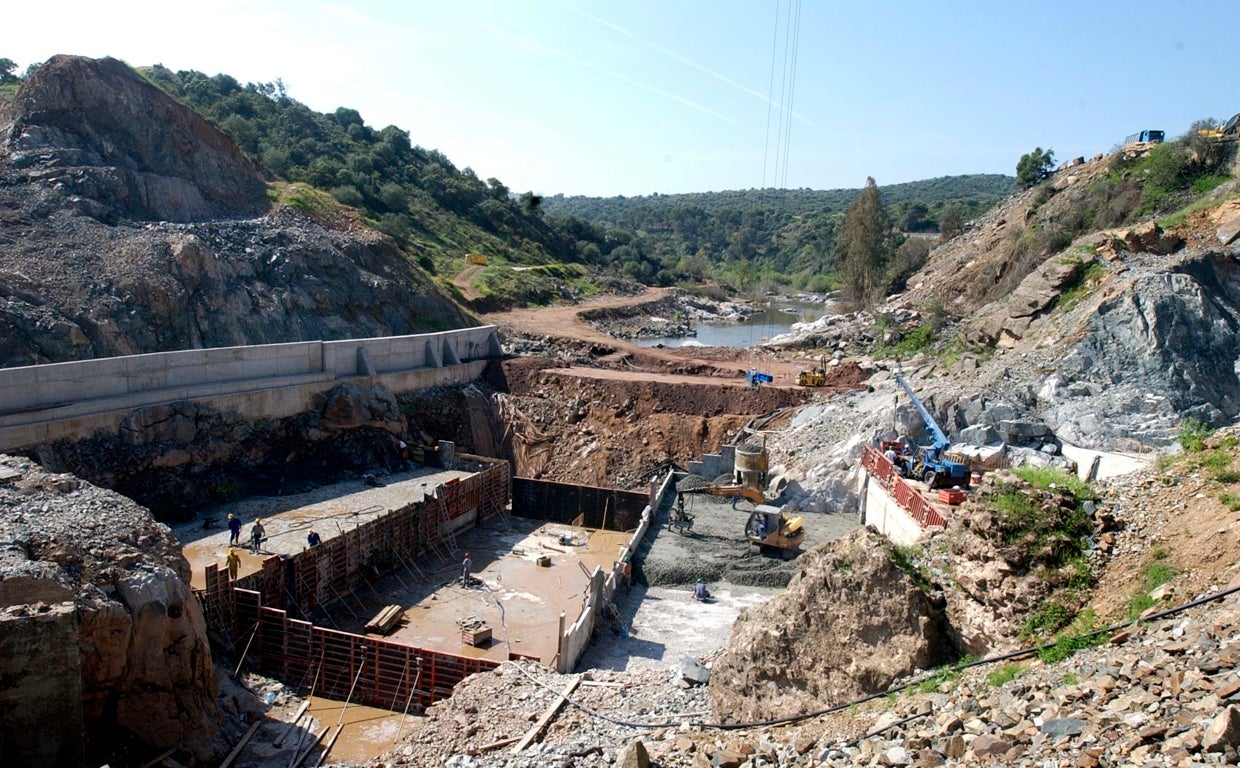 Construcción del pantano de Melonares, en el año 2005