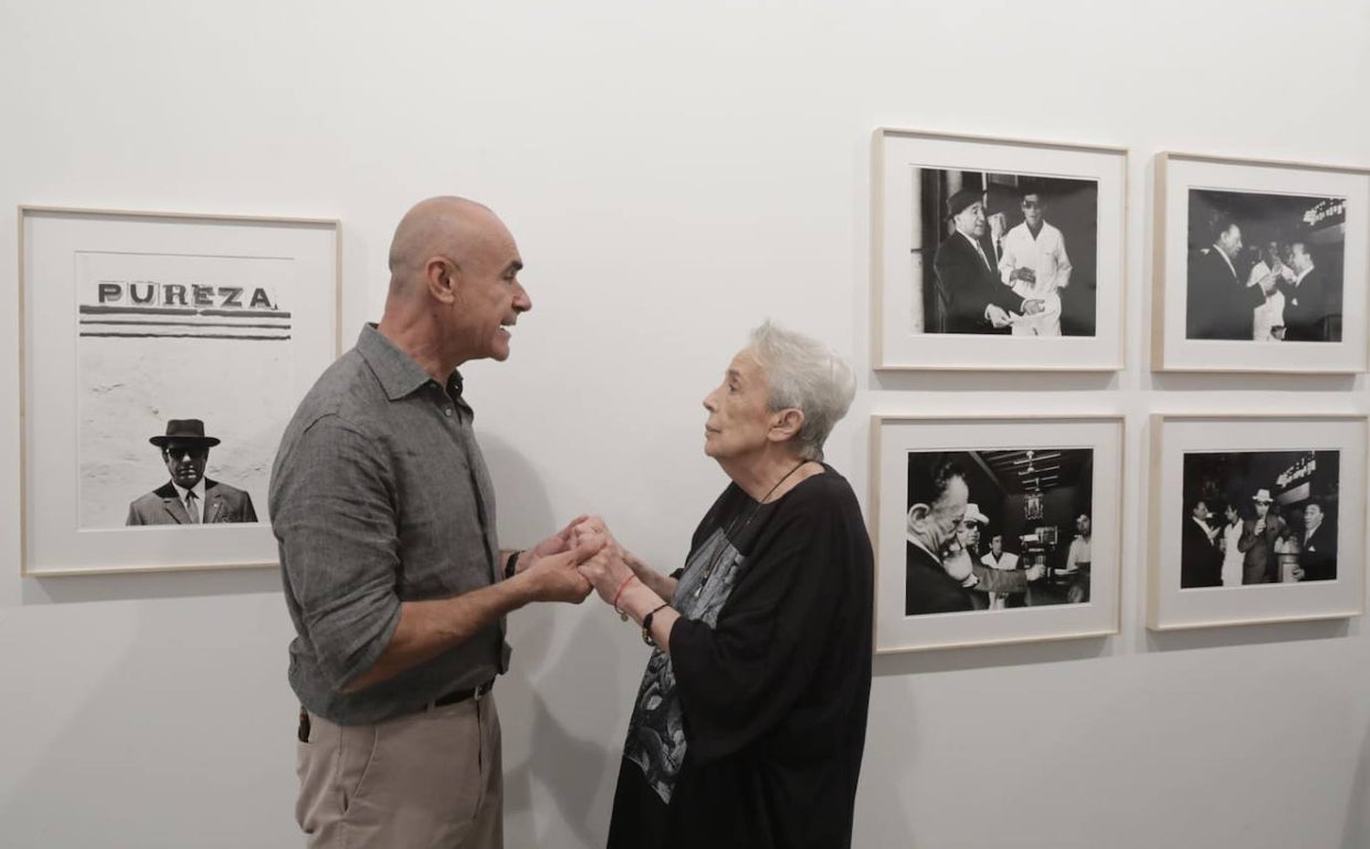 El alcalde Antonio Muñoz junto a Colita este viernes en la Sala Atín Aya