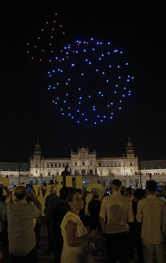 Un momento del espectáculo de drones que tuvo que suspenderse