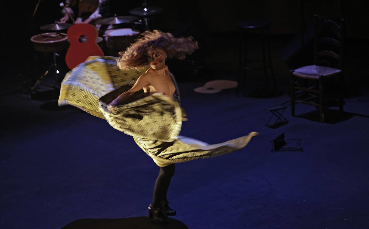 Olga Pericet sobre el escenario del Teatro Central con su espectáculo 'La Leona'