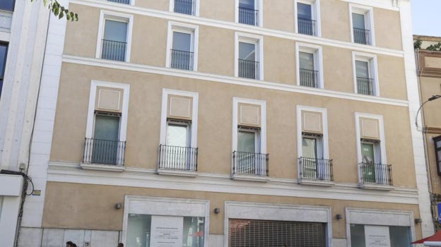 Cierre de la tienda de unos grandes almacenes en la plaza del Duque