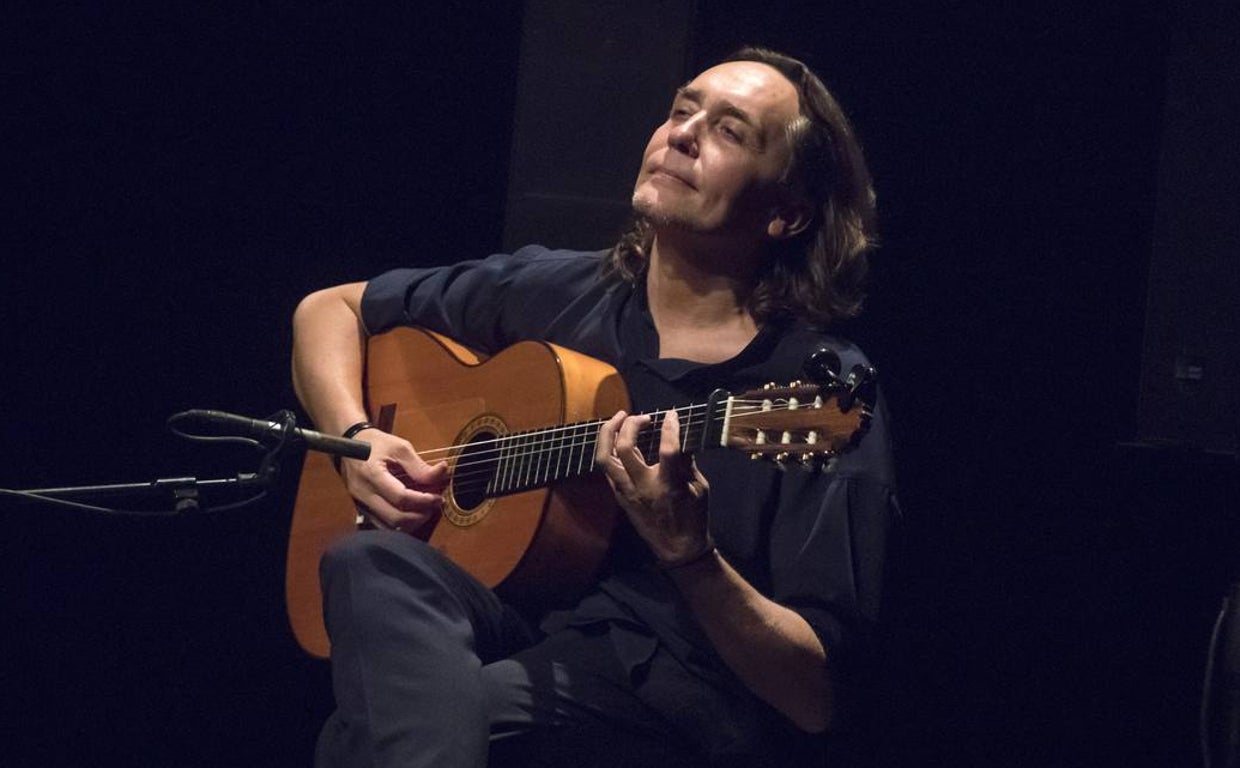 Vicente Amigo, durante su actuación en el Teatro de la Maestranza de Sevilla