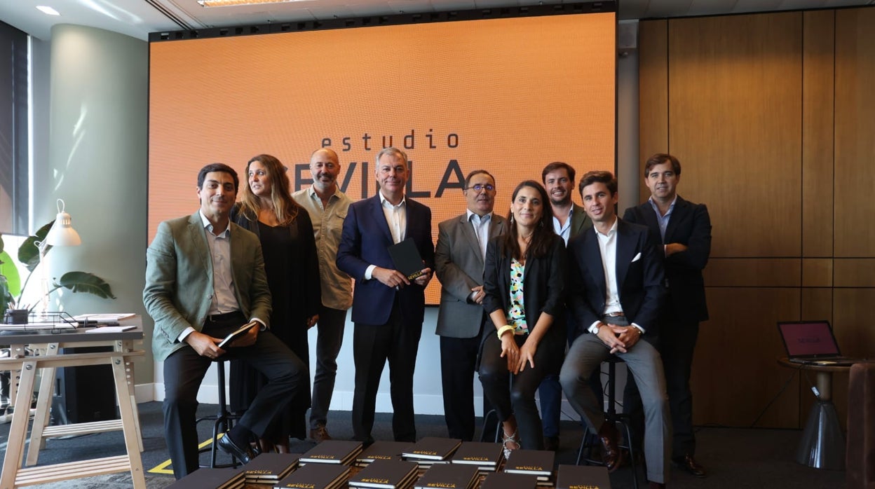 Sanz presenta un laboratorio de ideas con profesionales independientes para perfilar su modelo de ciudad