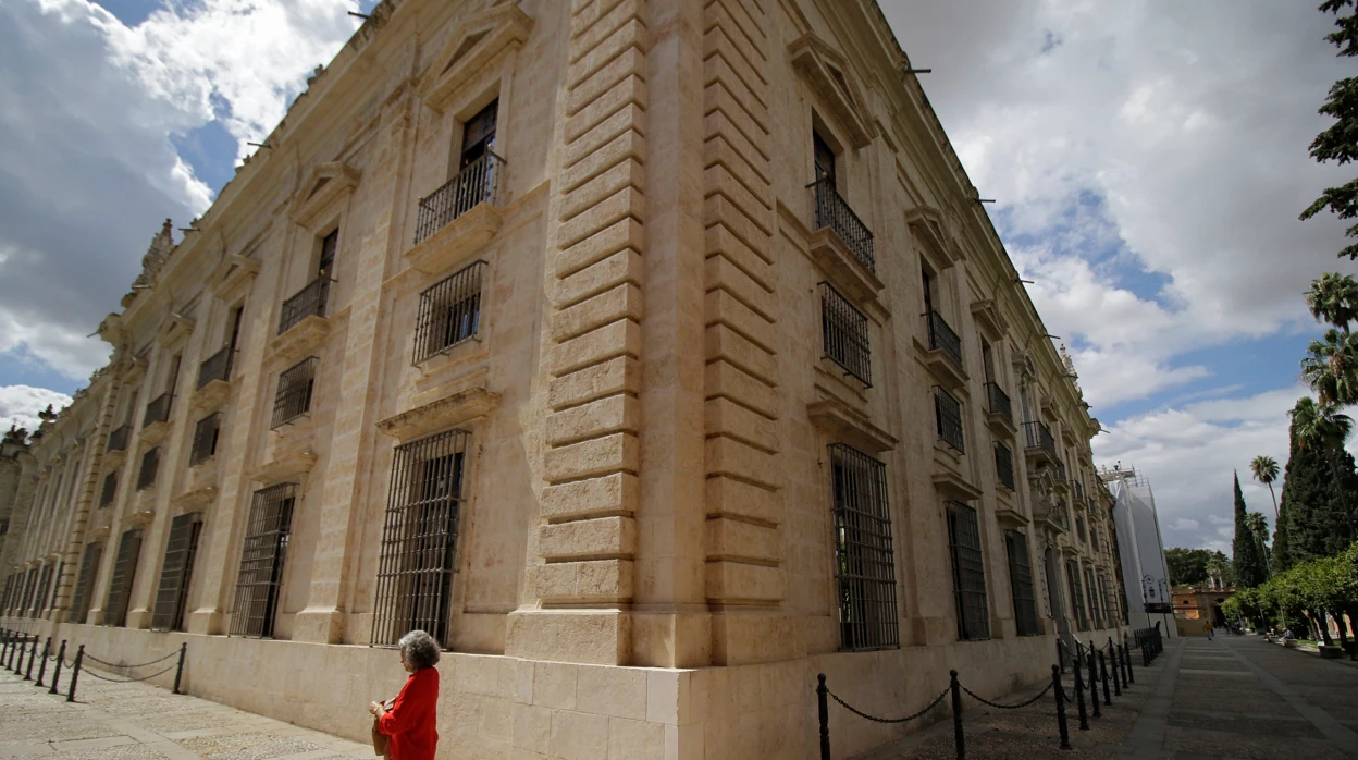 La antigua fábrica de Tabacos, sede central de la Universidad desde 1956 pero ya sólo con dos facultades