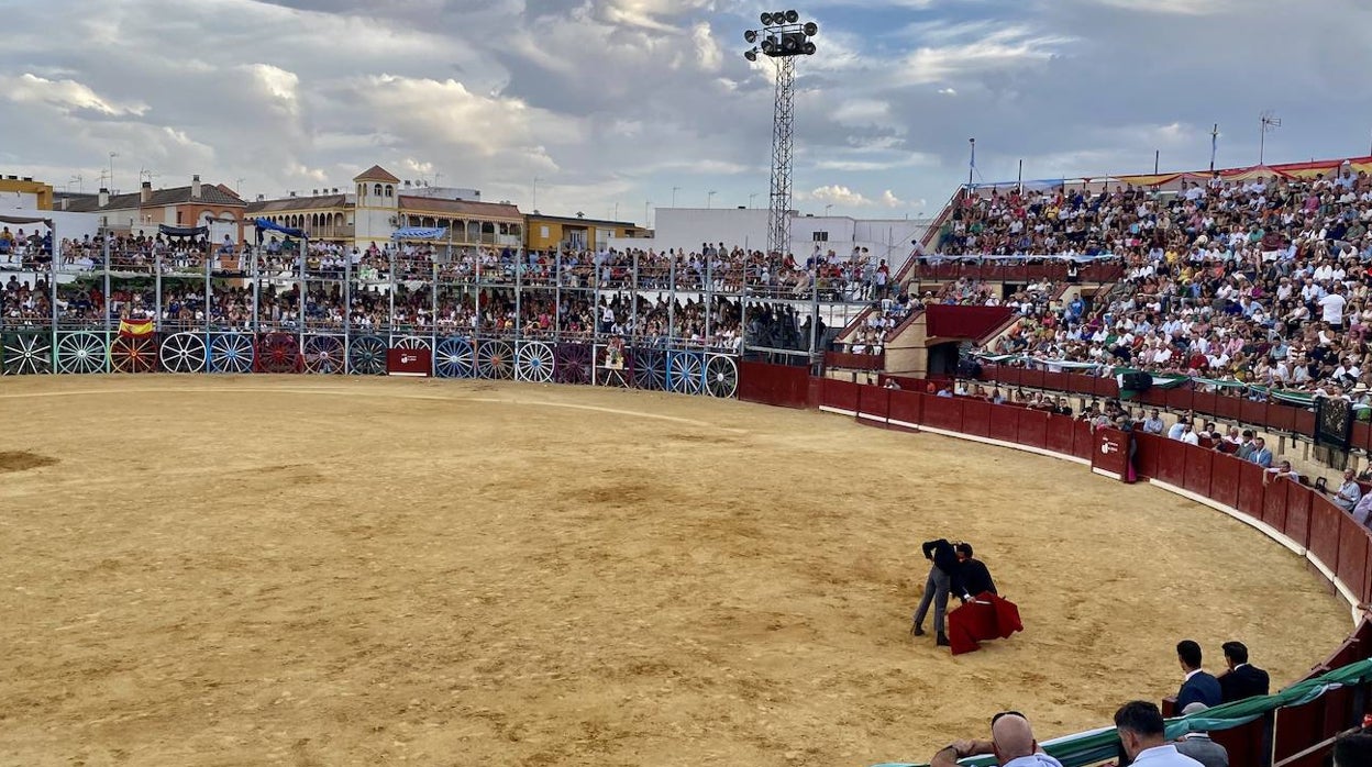 La Algaba cuelga el cartel de 'no hay billetes' como colofón de su feria taurina