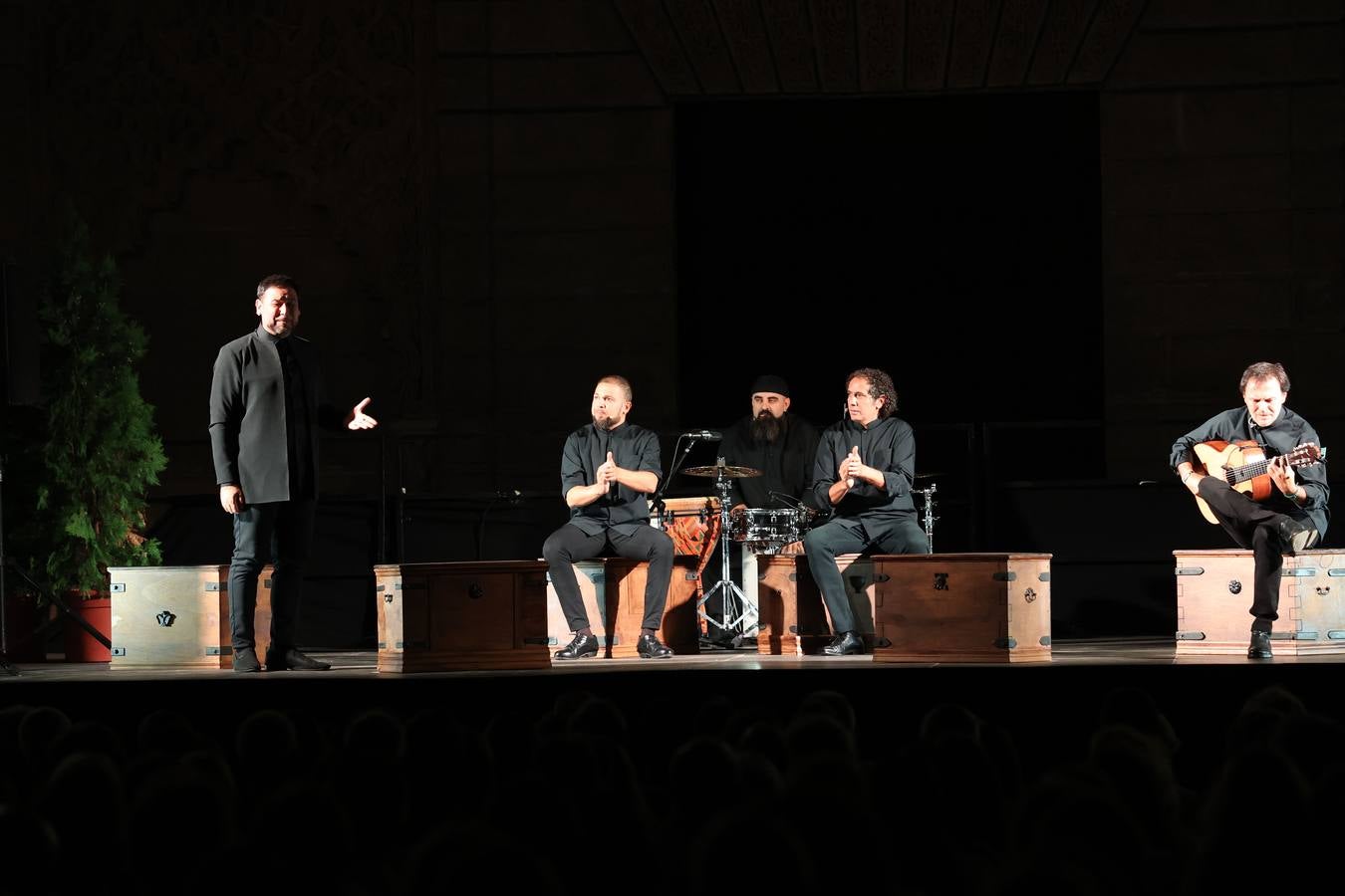 José Valencia, durante su espectáculo, en el Real Alcázar de Sevilla