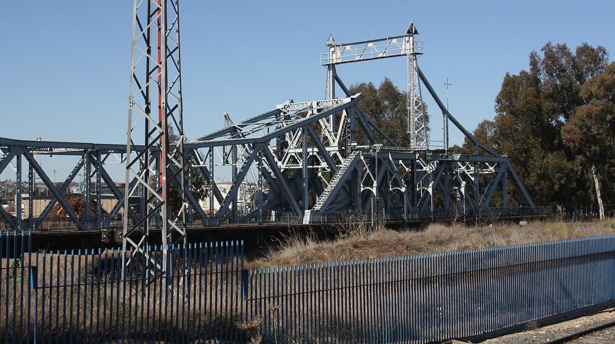 Varios colectivos piden la reutilización del puente de Hierro para el enclave de Altadis