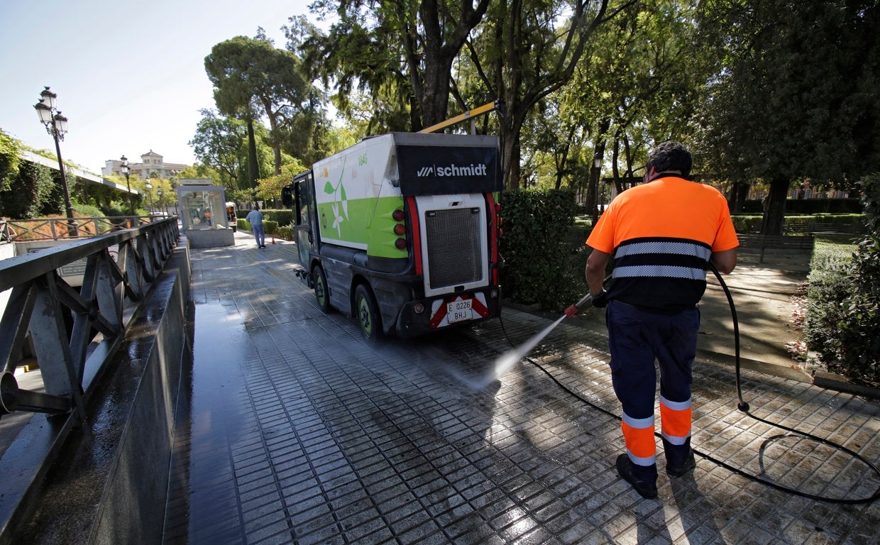 ¿Qué prohíben las nuevas limitaciones del consumo de agua en Sevilla?